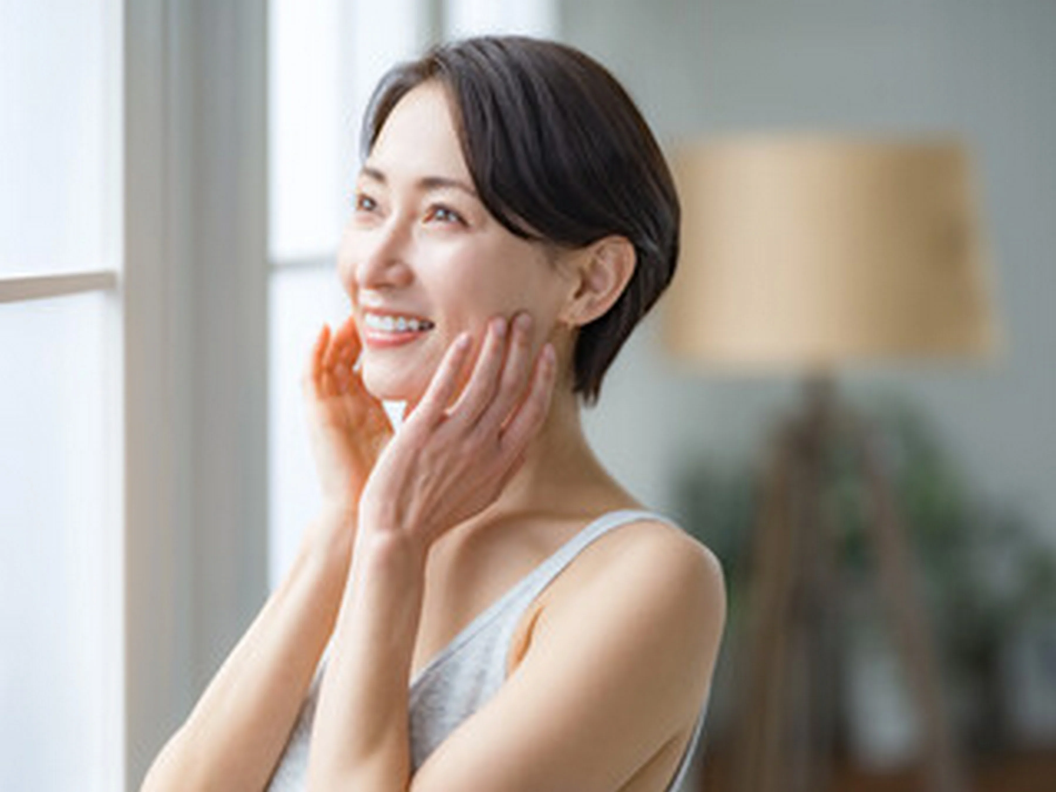 Woman Looking Her Face With Smile Her Face